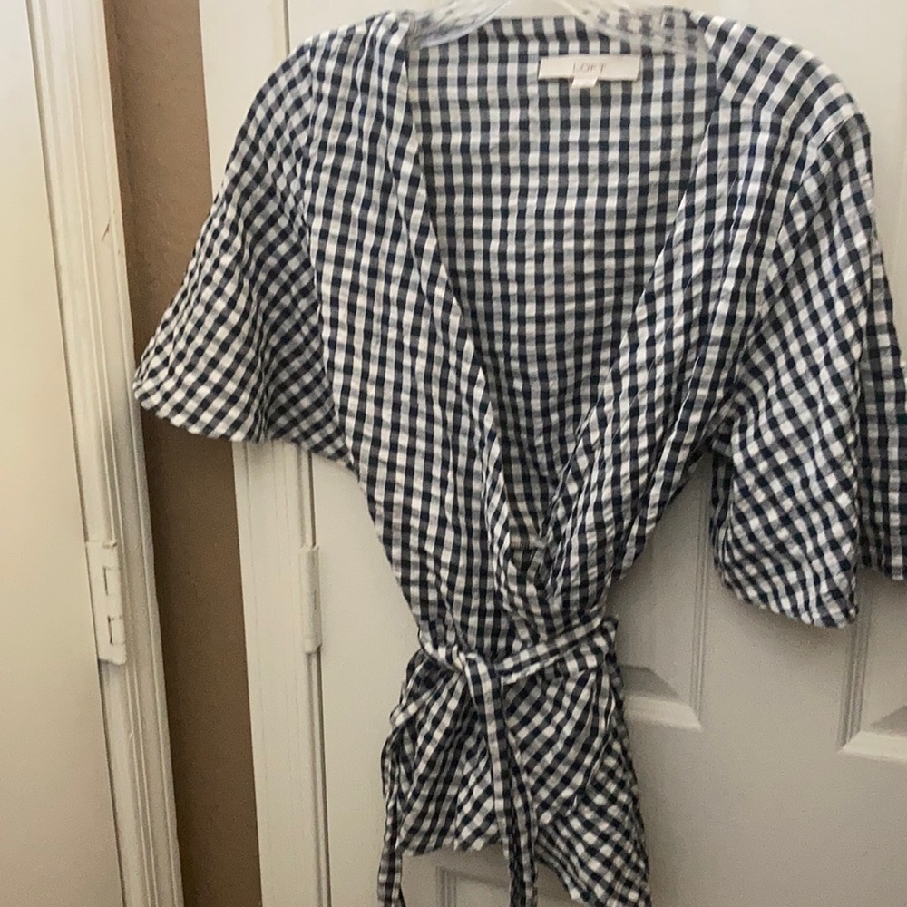 FINAL MARKDOWN Ladies loft wrap style top medium